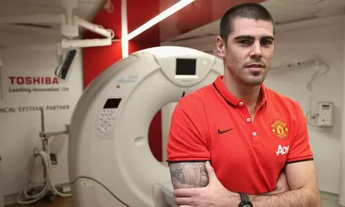 TRENDING SOSMED : Ini Sambutan Fans MU di Twitter untuk Victor Valdes