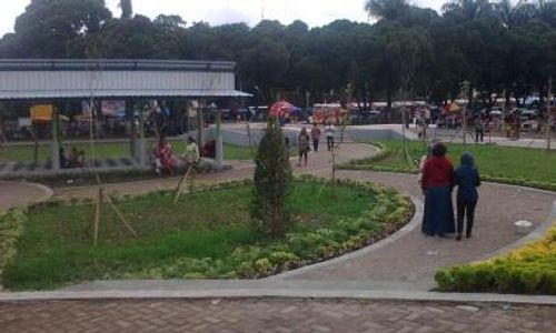 RUANG PUBLIK MAGETAN : Wow, Alun-Alun Ini Dilengkapi Jogging Track Dan Skate Park