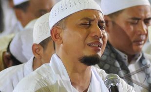 ANAK ARIFIN ILHAM MENIKAH : Alasan Ustaz Arifin Ilham Izinkan Pernikahan Dini Anaknya