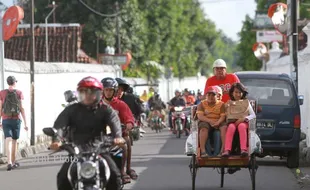 FOTO TAHUN BARU 2015 : Becak Kayuh, Transportasi Favorit