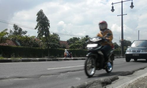 Pita Kejut Depan Kopassus Dituding Picu Kerusakan Jalan