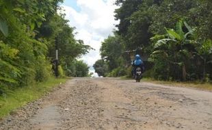 KERUSAKAN JALAN SOLO : Warga Mojosongo Keluhkan Jalan Rusak