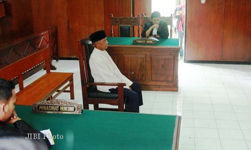 KASUS MENYINGKIRKAN KAYU DIBUI : Mbah Harso Siap Hadapi Kasasi