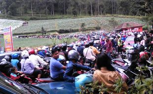 TAHUN BARU 2015 : Ngeri, Inilah Foto Kemacaten Jalur Wisata Sarangan Magetan