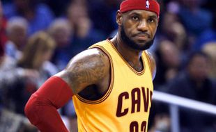 BINTANG BASKET : Penjualan Kostum LeBron James Tertinggi di NBA