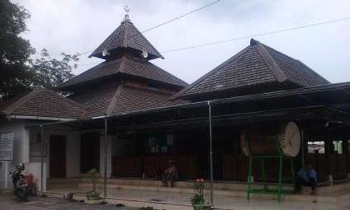 SITUS KOTA MADIUN : Unik, Masjid Berusia 261 Tahun Ini Pakai Sayur Bening untuk Syiar