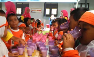 PENDIDIKAN BOYOLALI : 700 Anak TK Minum Susu Bareng di Banyudono