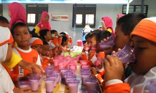 PENDIDIKAN BOYOLALI : 700 Anak TK Minum Susu Bareng di Banyudono