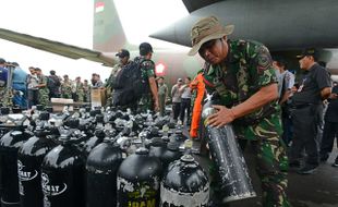 PESAWAT AIRASIA DITEMUKAN : 3 Tim Penyelam Masih Terhambat Lumpur Dasar Laut 