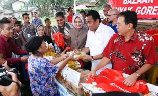 FOTO BAZAR MURAH : Mendag Jual Minyak Goreng Murah