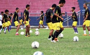 FOTO DIVISI UTAMA 2015 : Kota Kediri Patungan Biayai Persik Kediri