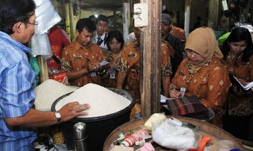 HARGA KEBUTUHAN POKOK : Harga Beras Turun hingga Rp1.000/Kg