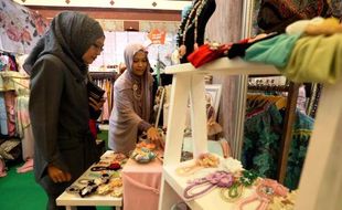 FOTO HIJAB FASHION WEEK : Busana Muslim Dipajang Bandung