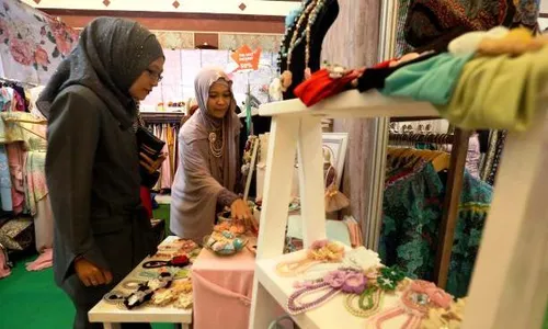 FOTO HIJAB FASHION WEEK : Busana Muslim Dipajang Bandung