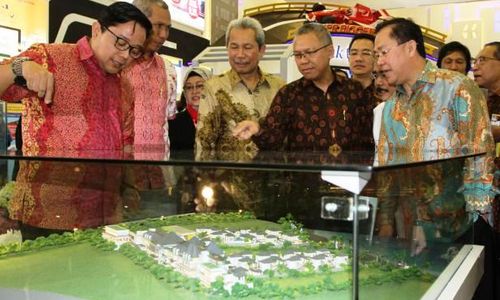 FOTO INDONESIA PROPERTY EXPO : 200 Pengembang Pameran di Jakarta