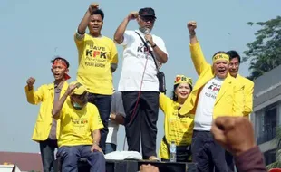 FOTO KPK VS POLRI : Bambang Widjojanto Turut Beraksi