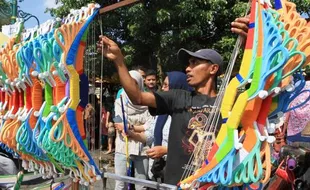 FOTO MAINAN ANAK-ANAK : Panah Arjuna Jombang Laris di Solo