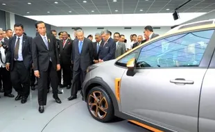 MOBIL NASIONAL : Mobnas Tuai Kritik, Ini Kata Jokowi Soal Kerja Sama dengan Proton