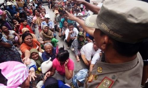 IMLEK 2016 : Jelang Imlek, Kelenteng Magelang Bagikan Sembako