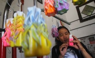 FOTO VALENTINE’S DAY : Lilin Ukir Diminati Kediri dan Semarang