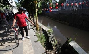 FOTO WISATA AIR SOLO : Wali Kota Tinjau Talud Kali Pepe