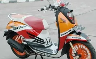 MODIFIKASI SEPEDA MOTOR : Begini Wujud Honda Scoopy Rasa MotoGP Ala Wong Solo