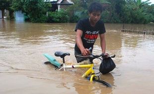 BANJIR NGAWI : Wah, Kabupaten Ngawi Siaga Banjir...