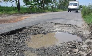 KERUSAKAN INFRASTRUKTUR KLATEN : Jalan di Juwiring Banyak Makan Korban