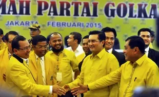 FOTO KONFLIK INTERNAL PARTAI GOLKAR : 2 Kubu Partai Golkar Menanti Keputusan MP