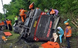 BERITA TERPOPULER : Potongan Tubuh Korban Bus Sang Engon Berceceran hingga Foto Selfie Maut