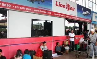 FOTO LION AIR DELAY : Begini Nasib Penumpang Lion Air