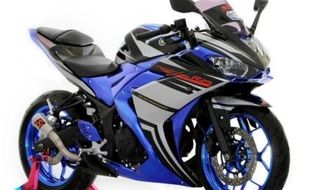 MODIFIKASI SEPEDA MOTOR : Biru Minimalis Tak Kurangi Kesan Kekar Yamaha R25