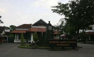 WISATA SOLO : Wali Kota Setuju Masuk ke Museum Radya Pustaka Gratis Seterusnya