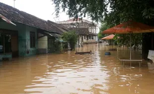 BANJIR SOLO : Bantuan Terus Mengalir, Tenda Pengungsi Mulai Dibongkar