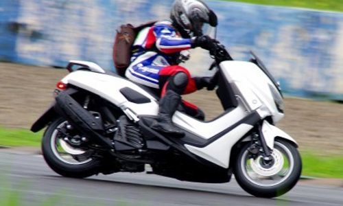 SEPEDA MOTOR YAMAHA : Yamaha NMax 150 Nyaman Buat Selonjor