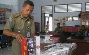 RAZIA ROKOK BODONG : 368 Rokok Ilegal di Sukoharjo Disita Tim Gabungan