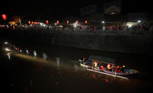 IMLEK 2015 : Malam Nanti, Kembang Api dan Lampion Terbang Hiasi Pasar Gede Solo