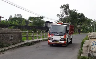 Awas, Jembatan Grenjeng Ini Sudah Melengkung