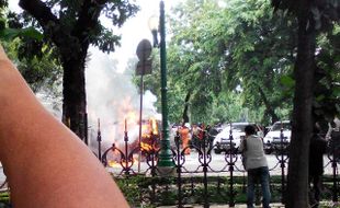 Mobil Meledak dan Terbakar di Dekat Gedung Bareskrim