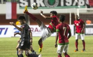 UJI COBA TIMNAS INDONESIA : Duel Dua Tim Garuda Muda