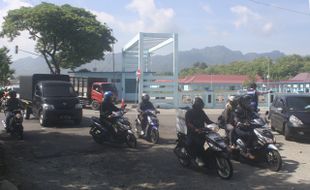 INFRASTRUKTUR WONOGIRI : Jalan di Terminal Giri Adipura Rusak, Sopir Angkuta Mengeluh