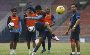 TIMNAS INDONESIA U-22 : Aji Santoso Apresiasi Penambahan Pemain dari Timnas U-19