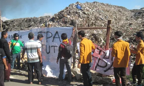 TPA KLATEN : Sampah Overload, Warga Tutup Akses ke TPA Jomboran