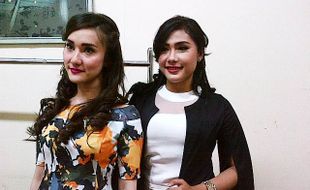 KABAR ARTIS : Riri dan Charma Juinda, Dua Wanita yang Pernah “Digoda” Kiwil