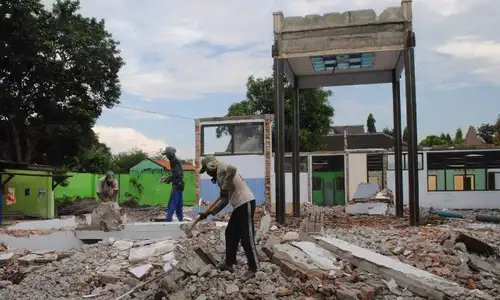 PEMBANGUNAN BOYOLALI : Bekas Gedung Disbudpar Dibongkar