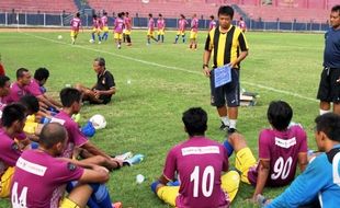 FOTO DIVISI UTAMA 2015 : Agus Yuwono Matangkan Kerangka Persik