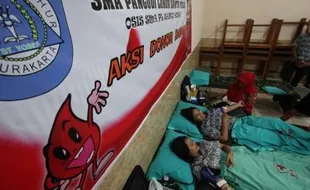 FOTO DONOR DARAH : SMA Santo Yosef Sumbangkan Darah