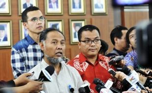 FOTO KPK VS POLRI : Pegiat Anti Korupsi Pertanyakan Presiden