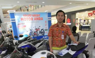 FOTO KREDIT SEPEDA MOTOR : BCA Pamerkan Motor Kreditan di Solo Baru