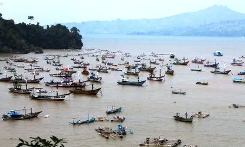 FOTO PANTAI POPOH : Pantai Popoh Dilengkapi Pelabuhan Kargo